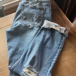 Silver ankle jean distressed.